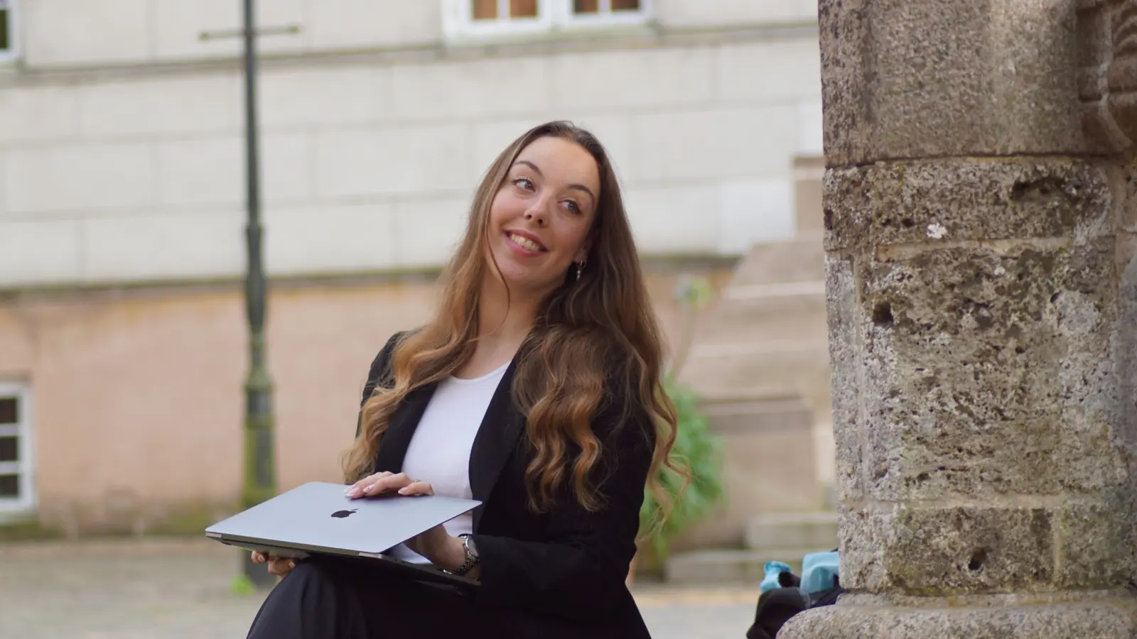 Cecilie arbejder med marketing for Quiora Agency